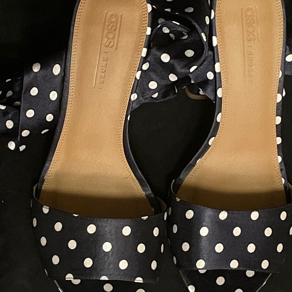 Navy blue polka dot strap up block heels 👠 - Picture 7 of 8